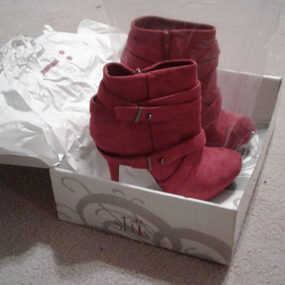 High heeled booties